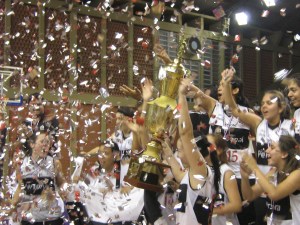 El dedito siempre para arriba